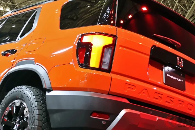 Honda即將發售的「full-fledged 4WD SUV」引發大量迴響！「方正」設計×接近「Land Cruiser」等級的大型車身，被認為「好的意義上不像Honda」!? 搭載超過280匹馬力「V6」引擎的美國製「新型Passport」究竟受到什麼樣的高度關注？