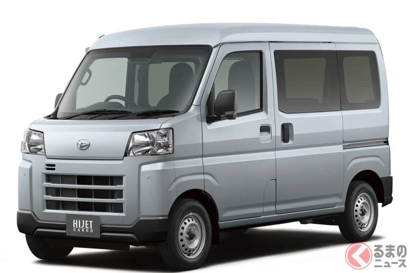 新車115萬日圓起！Daihatsu新型「正統商用廂型車」登場！導入提升視認性的「新液晶儀表」，並採用「橫向來車／自行車偵測」功能！這款自17年來全面更新後進化的「HIJET CARGO」與「ATRAI」究竟是什麼車？