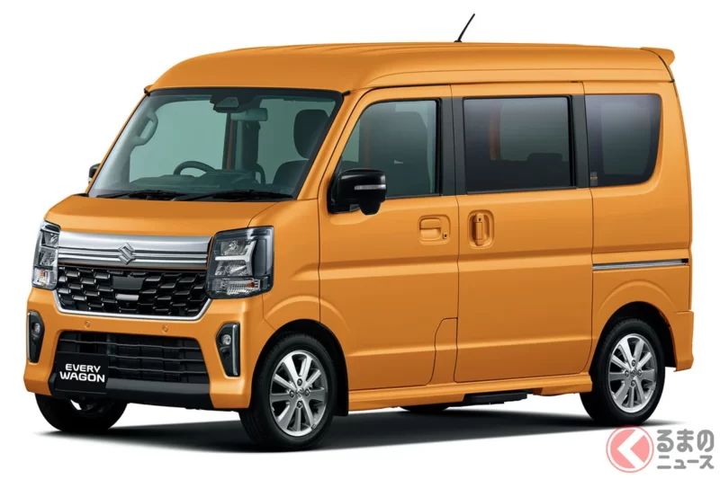 睽違11年大改款！Suzuki新型輕型「滑門」休旅好厲害！採用俐落「黑色前臉」×沉穩「全黑內裝」！也加入先進配備的新型「Every Wagon」到底有什麼改變？