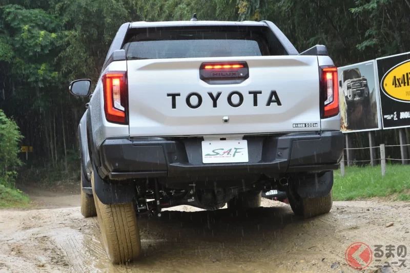 睽違10年全面大改款的Toyota「Hilux」！ 雖然仍採用Ladder Frame，但乘坐舒適性大幅提升？ 在越野路段實際試駕進化後的第9代車型