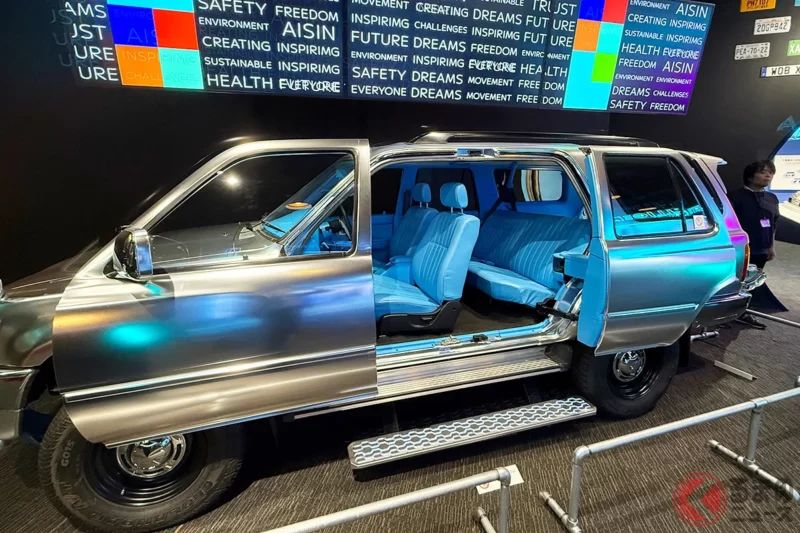 太前衛了……這種超狂車門開法！？Toyota「Hilux Surf」展出登場，目的究竟是什麼？隨著Aisin展示館翻新，再度受到關注的次世代技術是什麼？