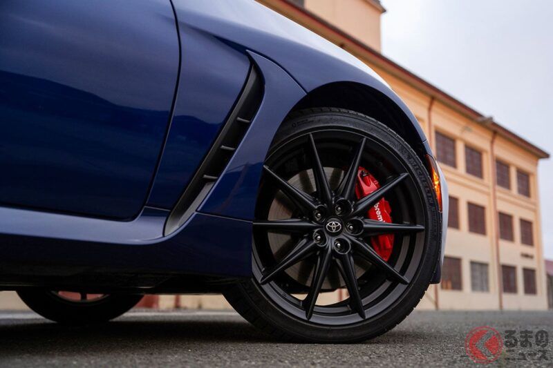 Toyota新型「小型運動跑車」登場！搭載超過220匹馬力「2.4升引擎」，並提供6速手排設定！強化操控性能的「GR86」美規車型是什麼？