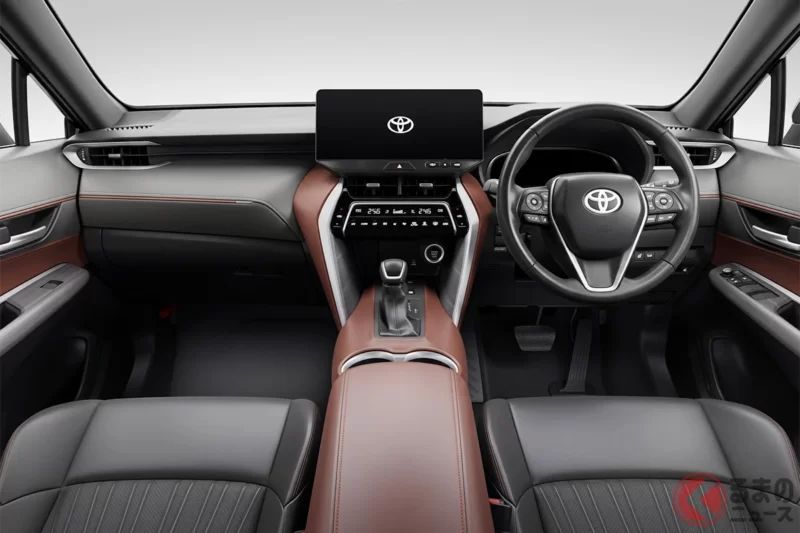 Toyota Harrier引發熱烈關注！即使是比最頂級版本便宜約250萬日圓的規格，也被評價為「已經相當有高級感」「內裝比想像中還豪華」！裝備充實到很有誠意的「最入門車型」內容究竟是什麼！