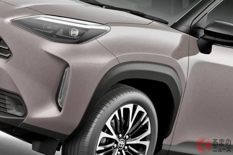 1公升可行駛「30.8km」！Toyota全新「Yaris Cross」超強登場！追加新色「Urban Rock」，並將寒冷地規格在4WD車型上全面標準化，「最新車型」到底改了什麼？
