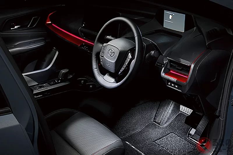279萬元起的Toyota全新「5人座」房車引發熱烈討論！全新「黑色」車色與「高性能四驅」登場，網友直呼「根本像跑車」「好想買」！配備全面升級的全新「Prius」備受矚目！