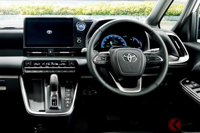 Toyota全新「4WD」Minivan值得關注！油耗突破每公升20km的低油耗表現，並搭載12.3吋大螢幕！「Noah」最頂級車型「S-Z（E-Four）」究竟是什麼樣的車款？