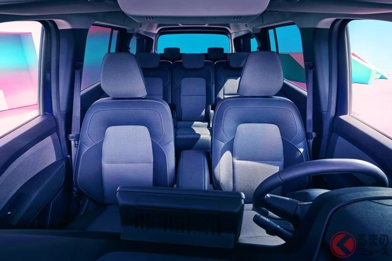 媲美「Alphard」級的新款「3排7人座」Minivan引發熱烈迴響！採用特殊「灰色」車身配色，網友稱讚「很有個性」、「感覺會馬上完售」！配備對開式尾門的Renault「Grand Kangoo Couleur」究竟是什麼車？