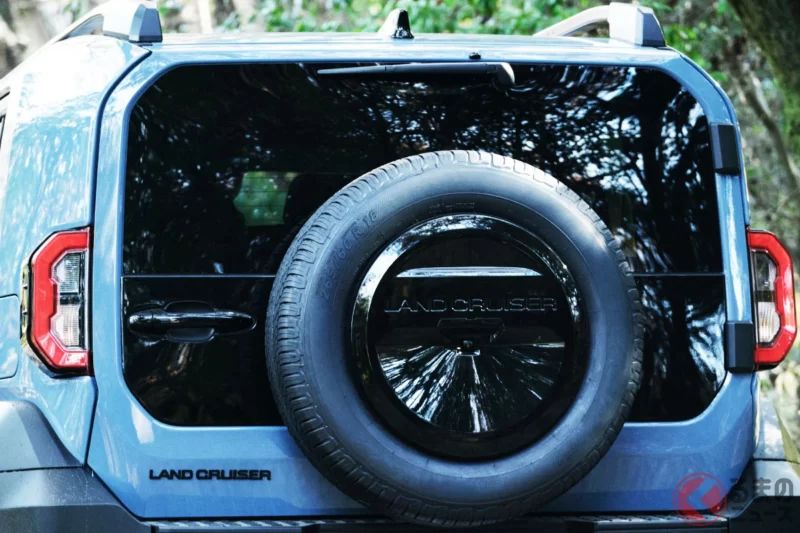 豐田「新款最小 Land Cruiser」受到關注！ 新車售價450萬日圓、具備「好操控的4.5m車長」方正車身！ 搭載「Hiace引擎」×高耐久性的「新型 Land Cruiser FJ」已成為需要等待交車的熱門車款