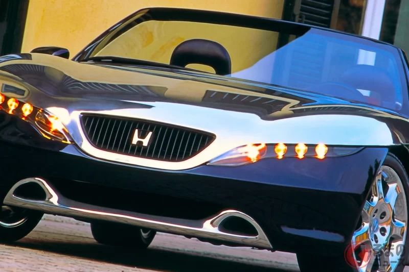 本田創新「搭載2500cc直列5缸引擎」的FR跑車！ 與名門「Pininfarina」共同開發的「美到令人驚嘆車款」太厲害！ 實現「後輪驅動＋敞篷車」的「Argento Vivo」備受矚目！
