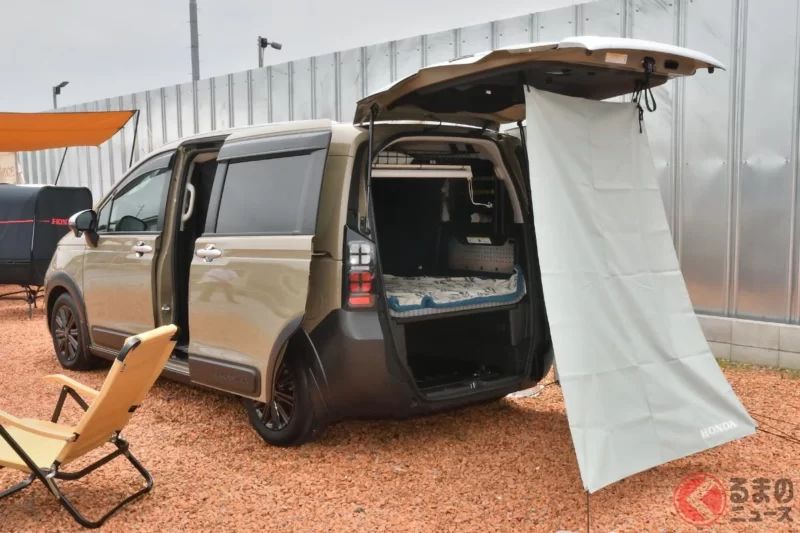 Honda「創新小型MPV」首次公開！內裝打造「電影院」規格超驚人！白天也能悠閒觀看「影片」的「Freed」登場！提出全新的「車內樂趣」概念！