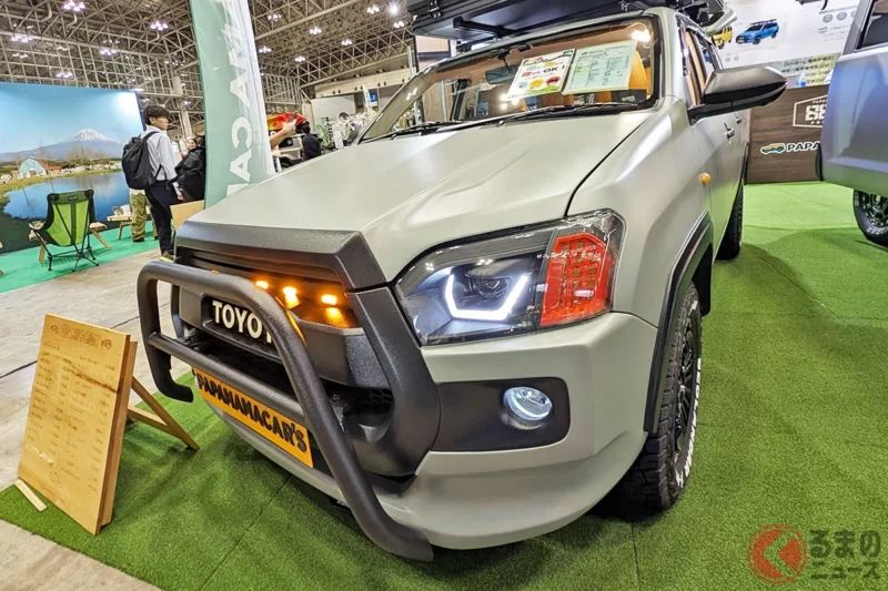 豐田創新「SUV商用廂型車」實車公開！ 採用「超巨大」大型水箱護罩＆粗獷「方正」設計！ 復古高質感「棕色內裝」也是魅力所在的「US Mile Box」！ 以Probox為基礎打造，由Papa Mama Cars展示！