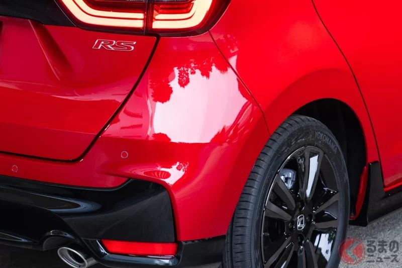 Honda 全新「Compact Car」發表引發熱烈迴響！「外型變得更俐落、更帥了」、「標準配備增加很有誠意」、「車型等級變得更好懂」等好評不斷！「Fit」小改款車型正式登場！