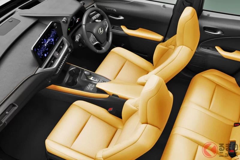 Lexus全新「小型豪華車」正式發表！ Premium質感「蒼藍車色」搭配「閃耀水箱護罩」超吸睛！ Lexus首度採用立體感十足的高質感內裝！ 全新「UX300h Shining Essence」備受矚目！