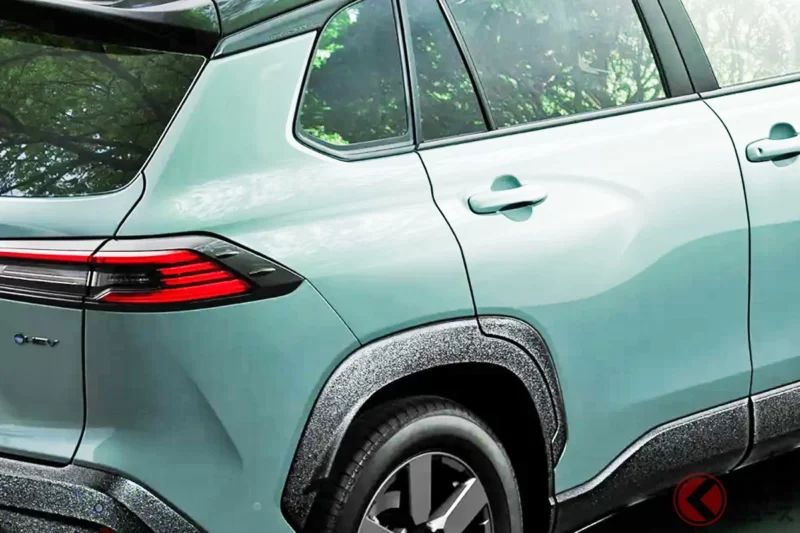 Toyota全新「硬派風5人座SUV」受到高度關注！粗獷塗裝搭配「野性黑色面罩版本」帥氣十足！同時採用俐落的「Metallic內裝」！第三款「全新Corolla Cross」Z「Adventure」究竟是什麼樣的車型？