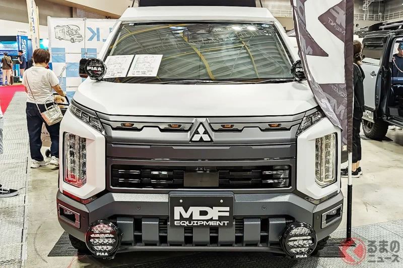 超創新的「雙層SUV Minivan」實車亮相！ 搭載「啪地掀開」的液壓車頂，瞬間變身「超寬敞空間」！ 還能使用超舒適「上下舖雙層床」！ MDF「D:POP」以Mitsubishi「Delica D:5」為基礎登場！