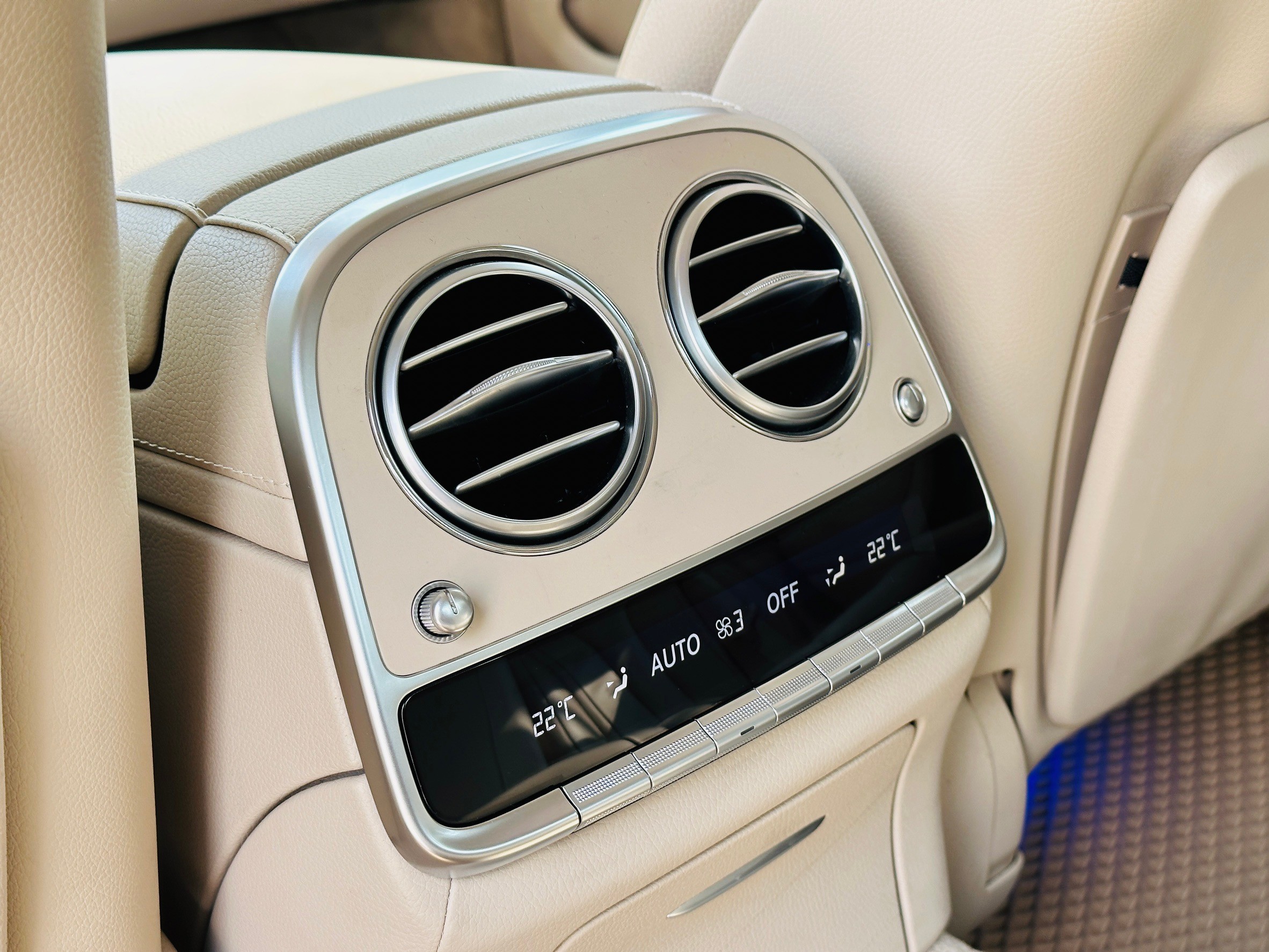 BENZ S400 油電 雙魚眼 電吸門 全景天窗 四區恆溫 中文圖資 氣壓懸吊 摸門 新車價580萬, 現在只要1.6折 即可入主豪華房車霸主  第4張相片