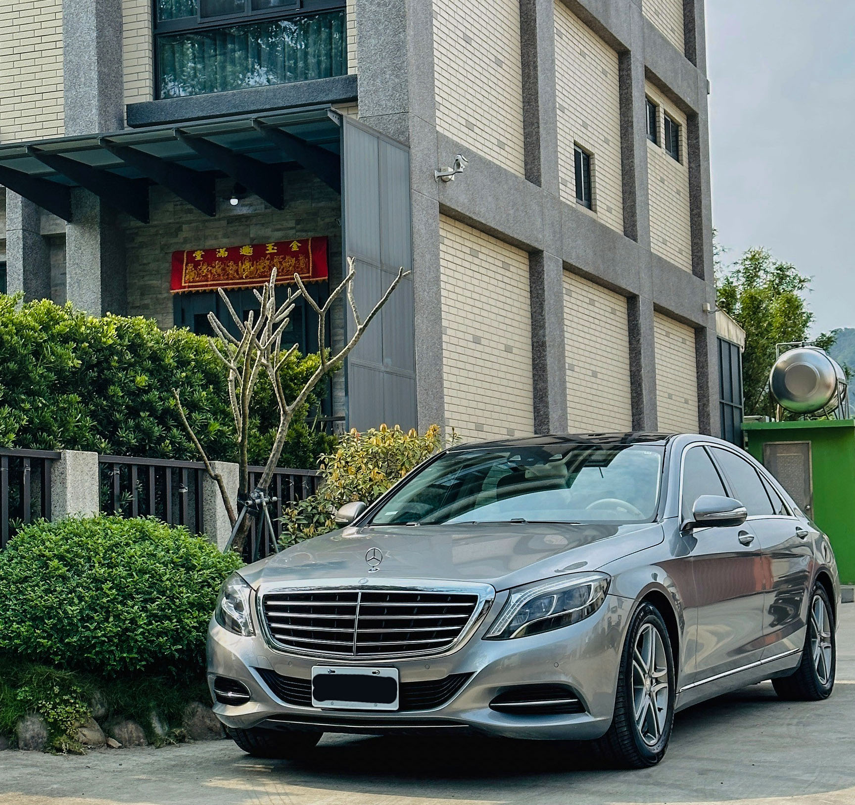 BENZ S400 油電 雙魚眼 電吸門 全景天窗 四區恆溫 中文圖資 氣壓懸吊 摸門 新車價580萬, 現在只要1.6折 即可入主豪華房車霸主  第5張相片
