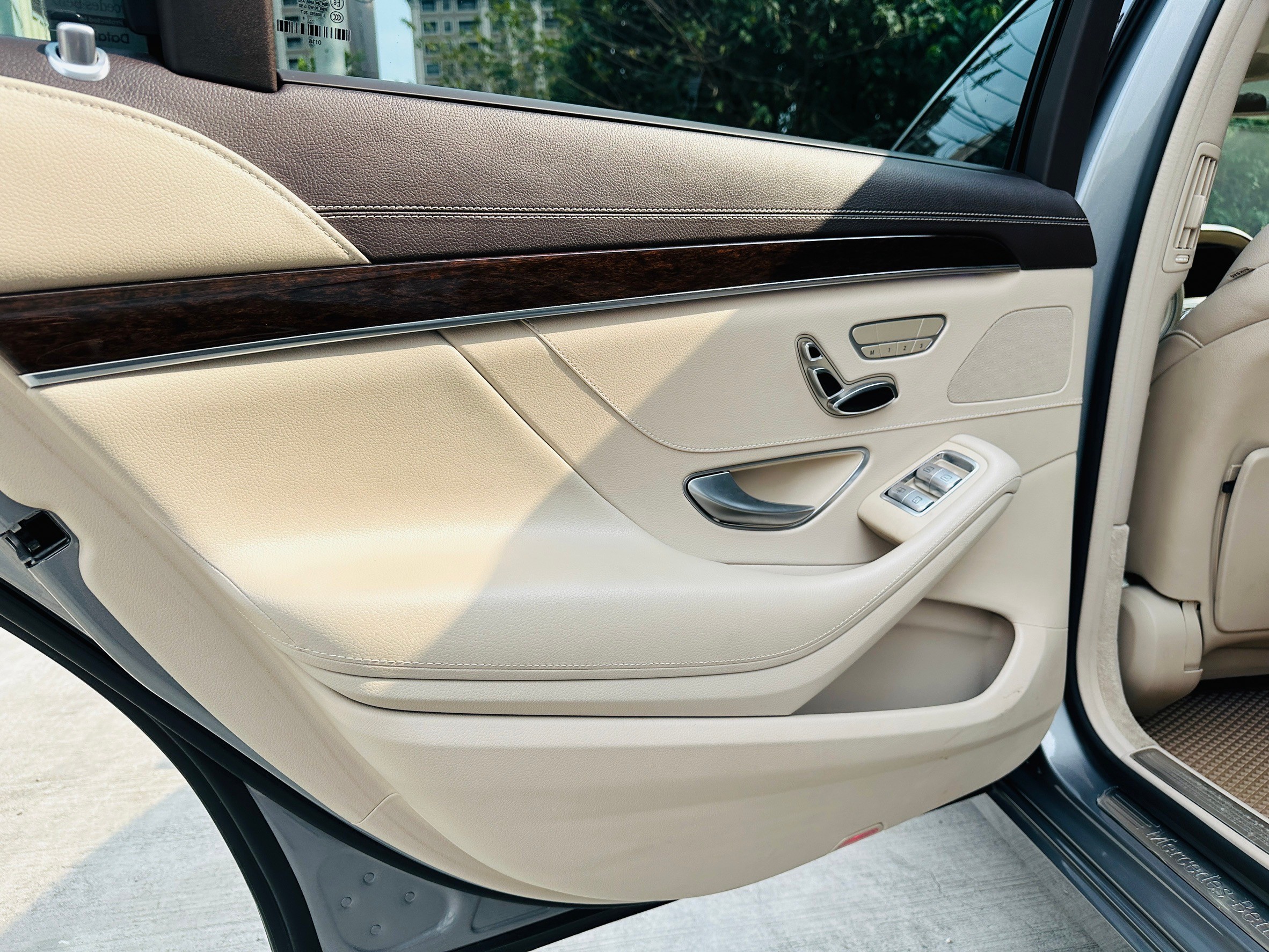 BENZ S400 油電 雙魚眼 電吸門 全景天窗 四區恆溫 中文圖資 氣壓懸吊 摸門 新車價580萬, 現在只要1.6折 即可入主豪華房車霸主  第9張相片