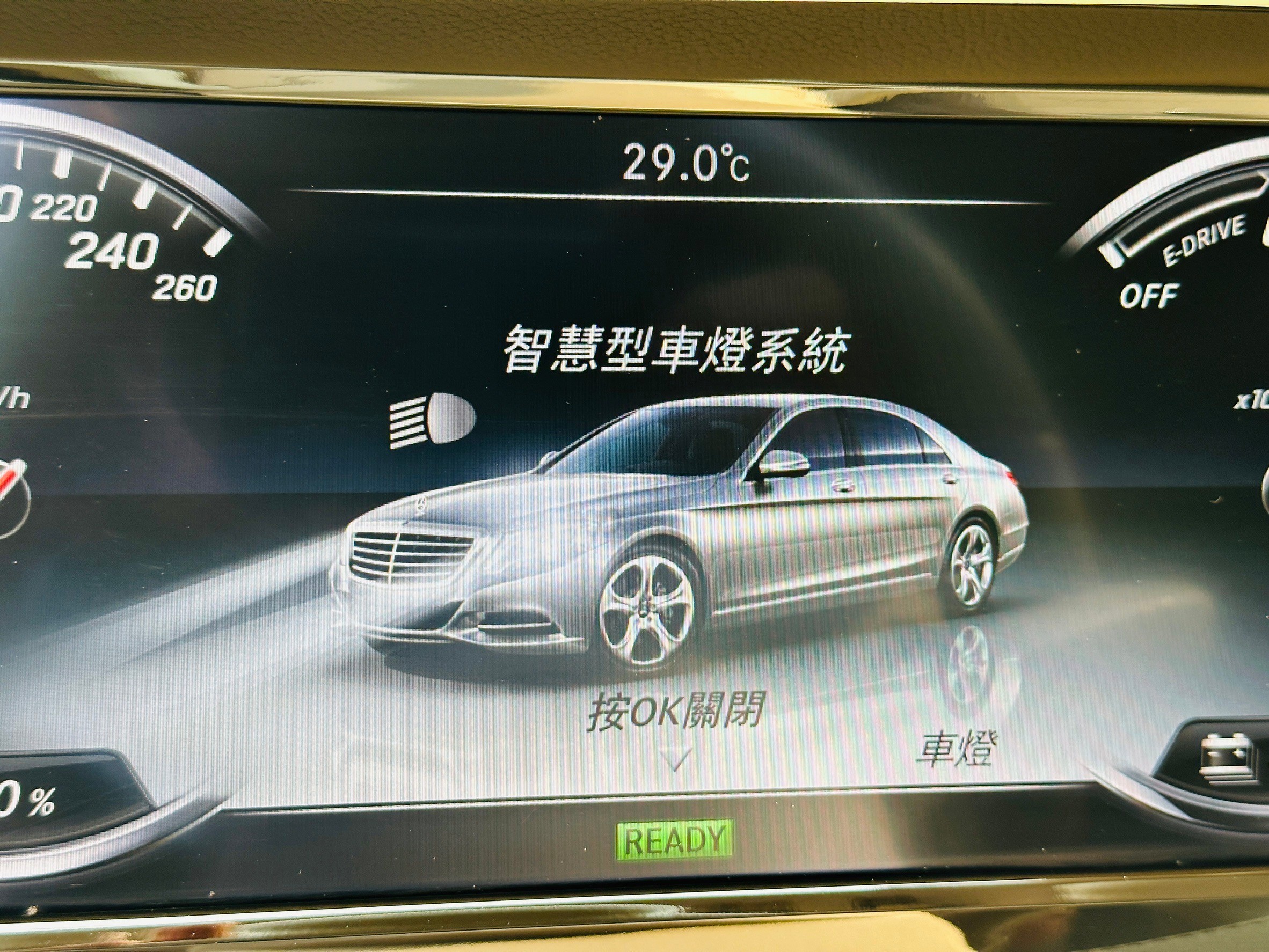BENZ S400 油電 雙魚眼 電吸門 全景天窗 四區恆溫 中文圖資 氣壓懸吊 摸門 新車價580萬, 現在只要1.6折 即可入主豪華房車霸主  第13張相片