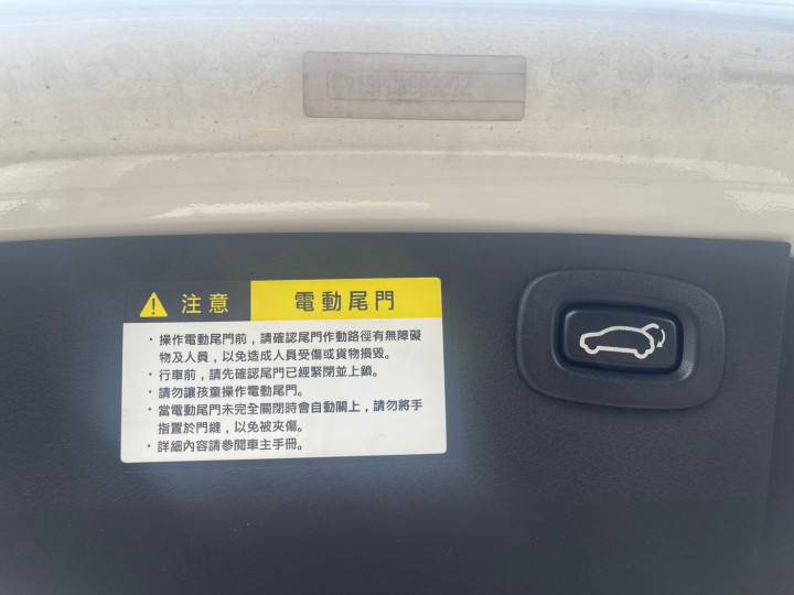百萬名車售10萬9洽電話0966040978葉老師LINE🆔wuca99  第2張相片
